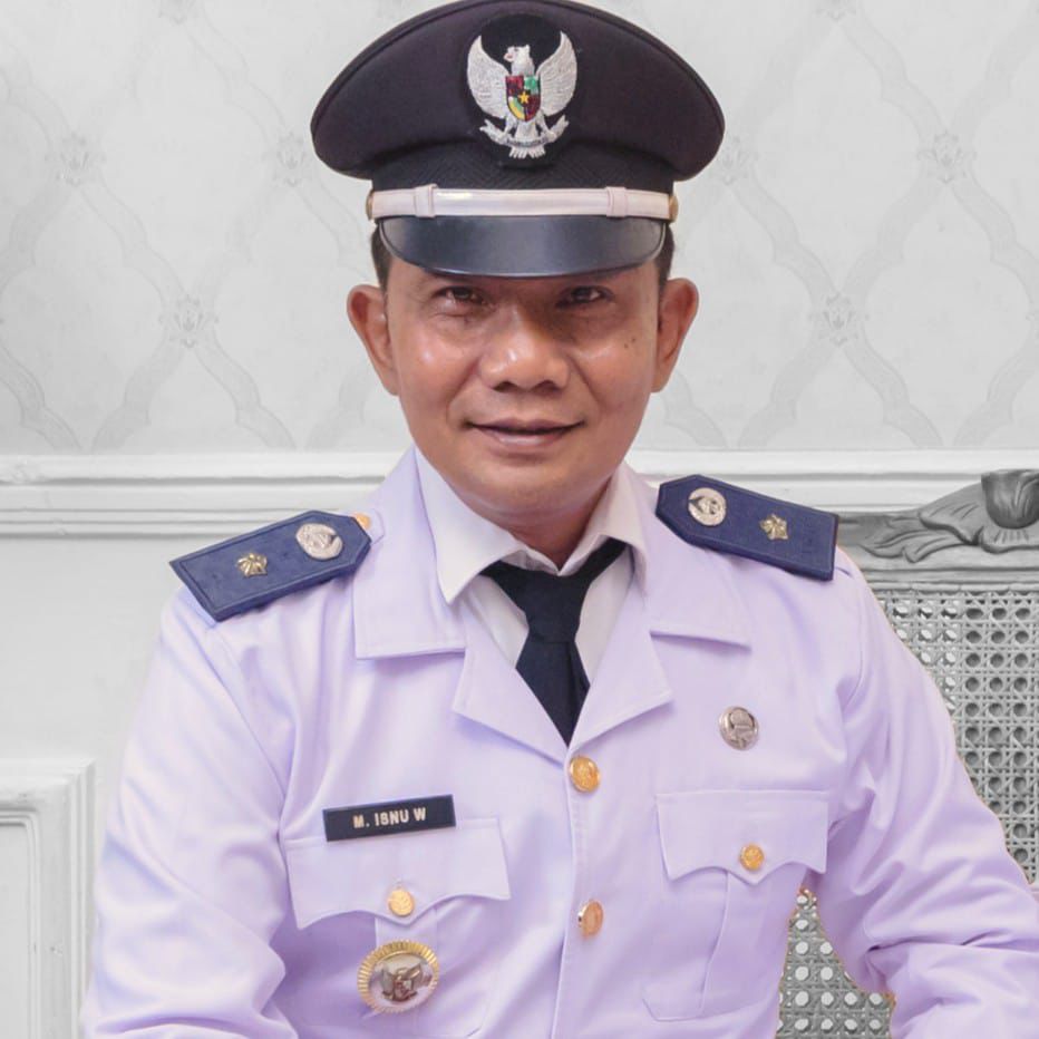 M. Isnu W